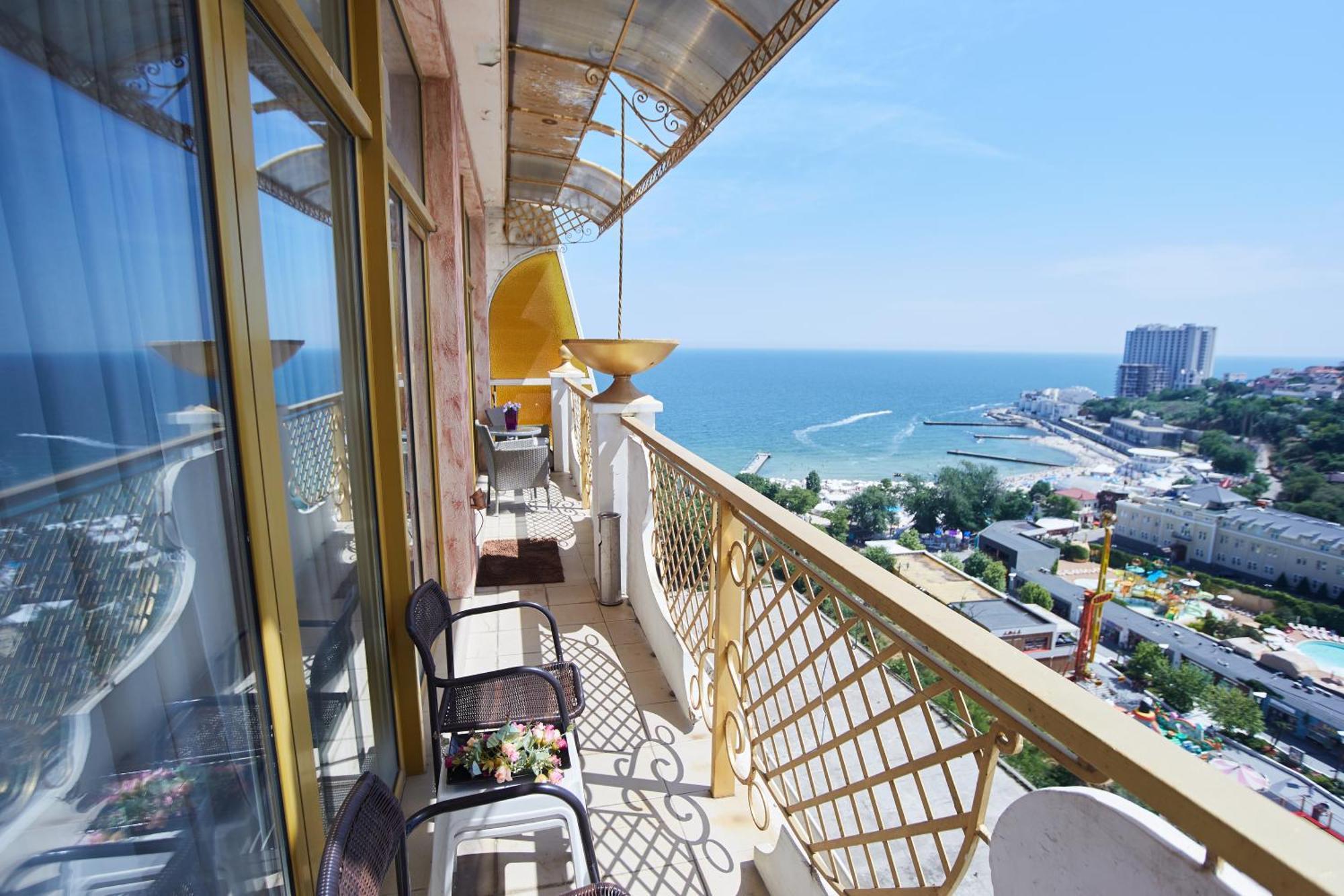 Arcadia Promenade Grand Apartments Одесса Номер фото